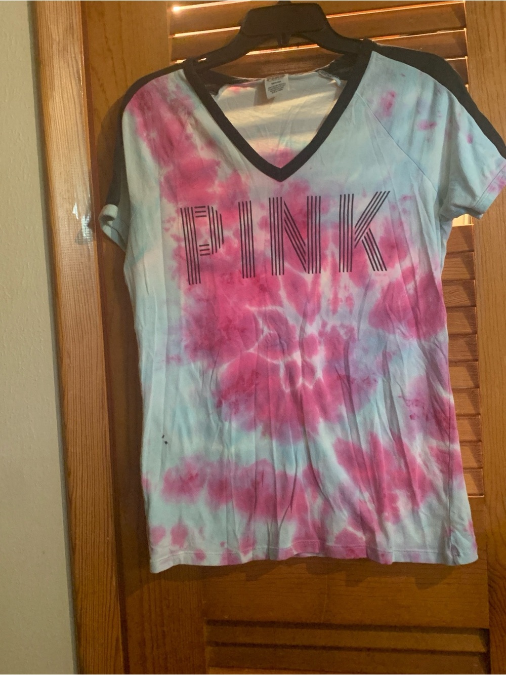 FLAWED PINK Tie-Dye V-Neck Tee - Pink & Light Blue size M